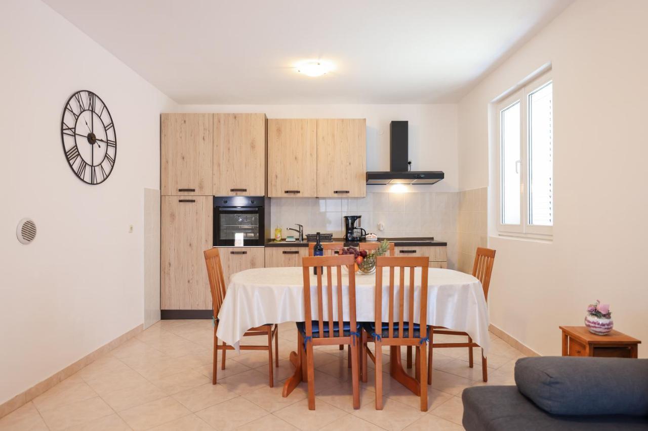 Villa Stone House With Pool Нін Екстер'єр фото
